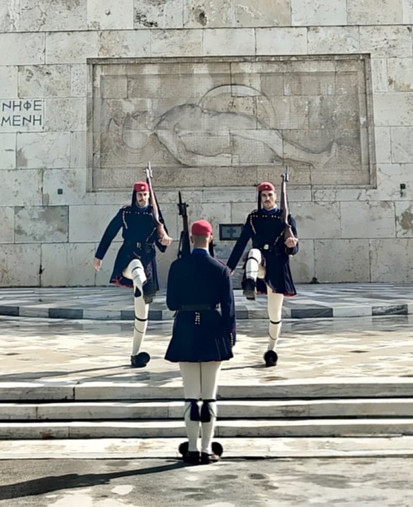 aristatours - athens syntagma square